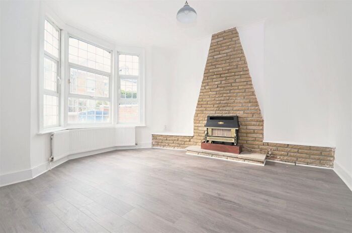 5 Bedroom Semi-Detached House To Rent In Creswick Road, London, W3