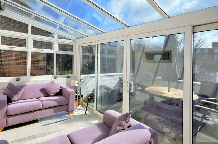 2 Bedroom Flat To Rent In Netherhall Gardens, Hampstead, London, NW3