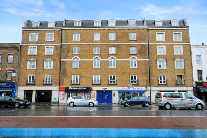 1 Bedroom Apartment To Rent In Mile End Road, London, E1