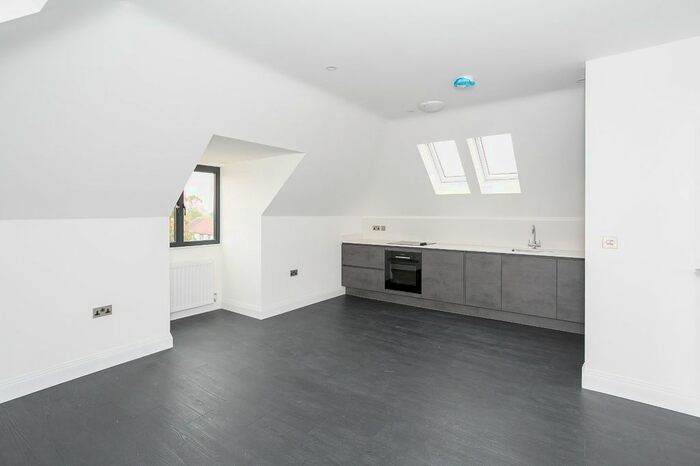 1 Bedroom Flat To Rent In Little Bushey Lane, Bushey, Hertfordshire, WD23