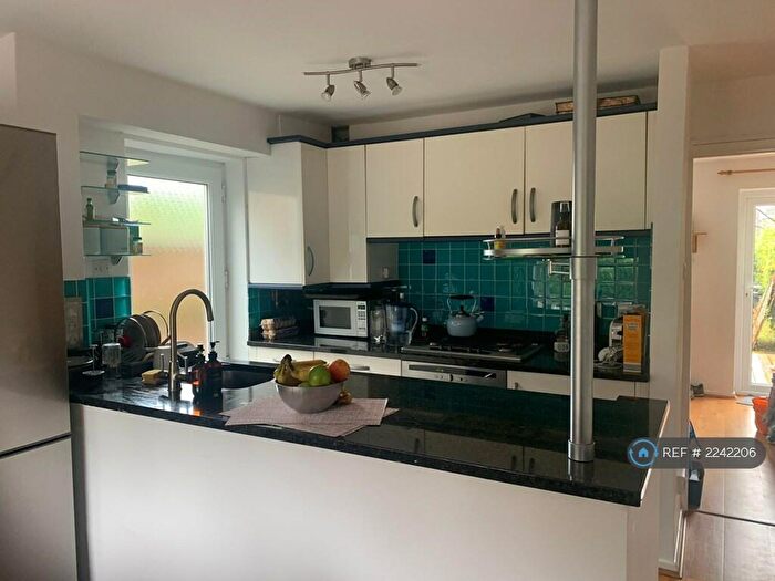 3 Bedroom Semi-Detached House To Rent In Frenchs Road, Cambridge, CB4