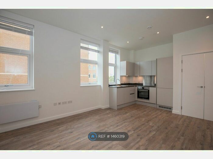 1 Bedroom Flat To Rent In London Road, Staines-Upon-Thames, TW18