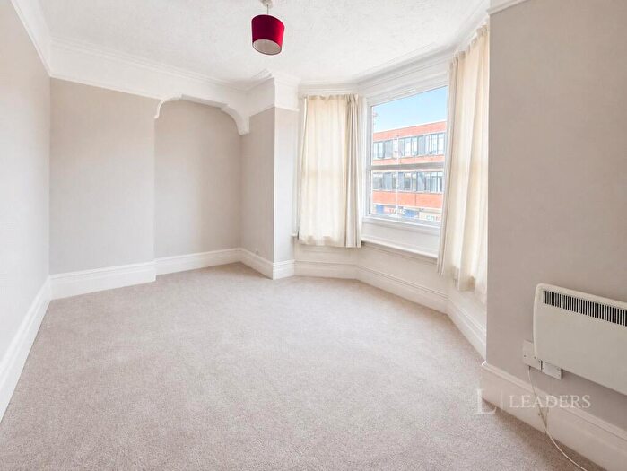 3 Bedroom Flat To Rent In London Road, Portsmouth, Hampshire, PO2