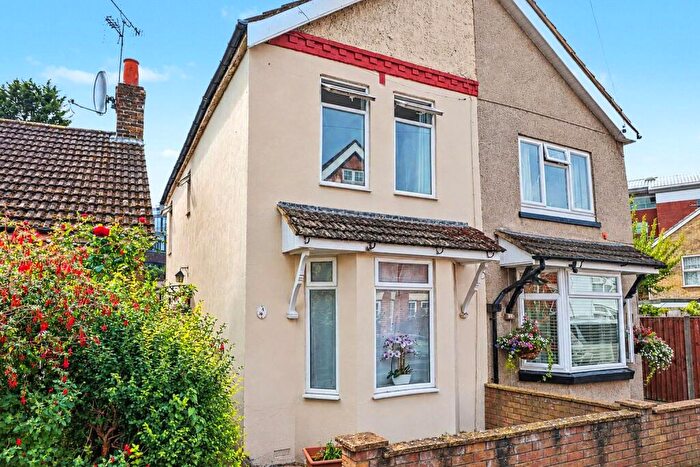 3 Bedroom Semi Detached House For Sale In Portugal Road, Woking, Surrey, GU21