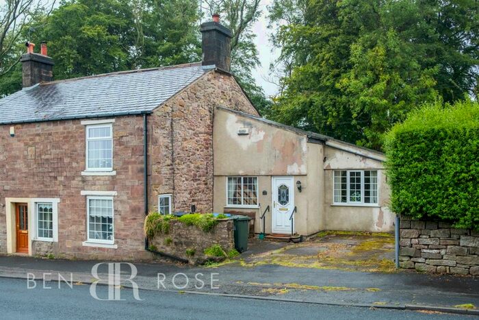 3 Bedroom Semi-Detached House For Sale In Blackburn Old Road, Preston, PR5