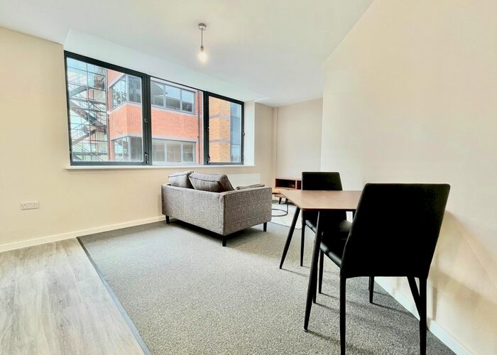 2 Bedroom Flat To Rent In Balmoral House, Windsor Street, M5