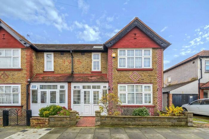 4 Bedroom Semi-Detached House To Rent In Cavendish Avenue, New Malden, Surrey, KT3