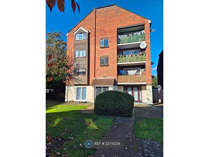 1 Bedroom Flat To Rent In Swallow House, Maidstone, ME16