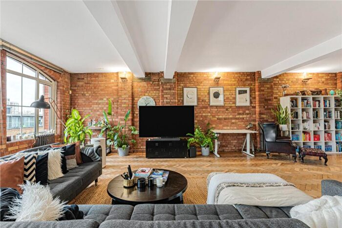 2 Bedroom Apartment For Sale In Kingsland Road, London, E2