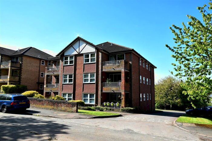 1 Bedroom Flat To Rent In Waterslade, Elm Road, Redhill, RH1