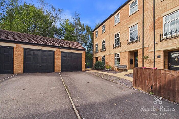 4 Bedroom End Of Terrace House For Sale In Challiner Mews, Catcliffe, Rotherham, South Yorkshire, S60