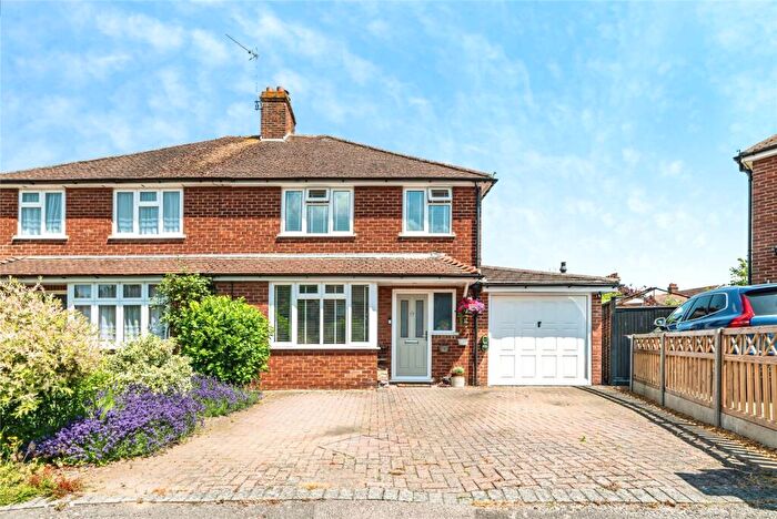 3 Bedroom Semi-Detached House For Sale In Highfield Chase, Basingstoke, Hampshire, RG21