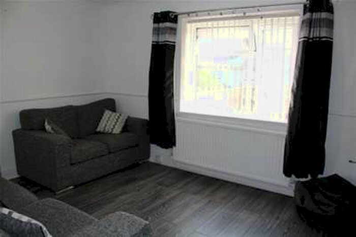 2 Bedroom House To Rent In Merlin Crescent, Townhill, SA1