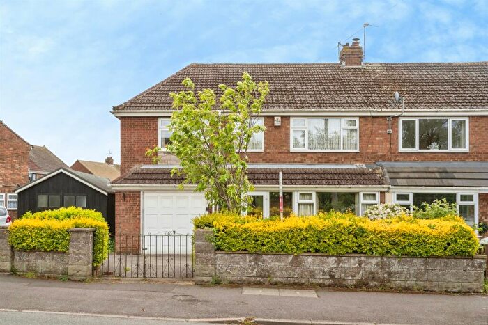 4 Bedroom Semi-Detached House For Sale In Willoughby Road, Scunthorpe, DN17