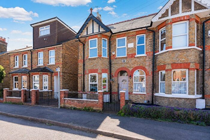 5 Bedroom Semi-Detached House For Sale In Elmhurst Road, Langley, SL3