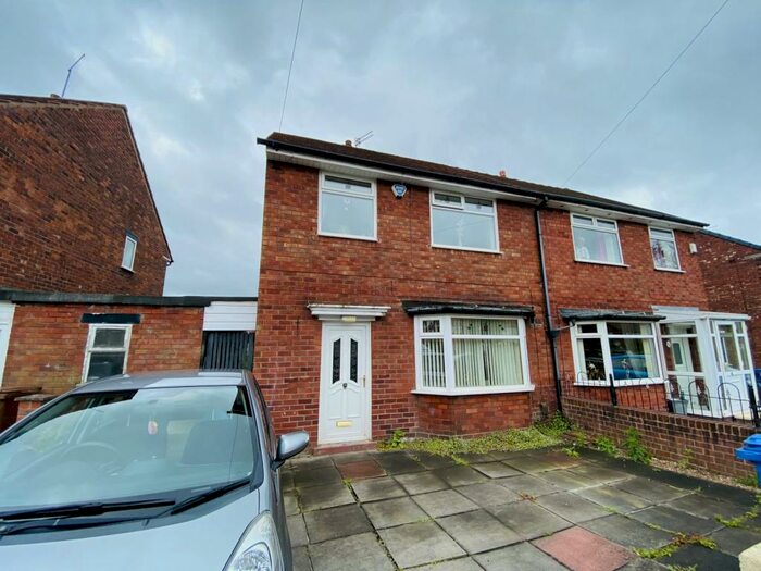 3 Bedroom Semi-Detached House To Rent In Sterndale Road, Stockport, Greater Manchester, SK3