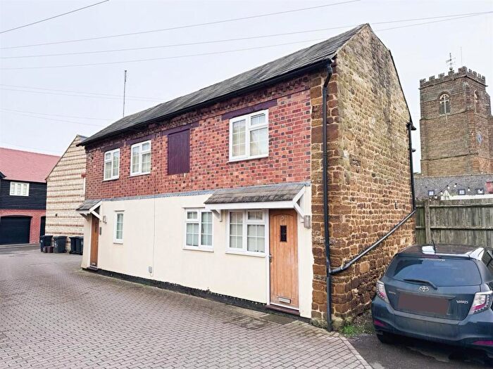 2 Bedroom Apartment For Sale In Moat Yard, Moat Lane, Towcester, NN12