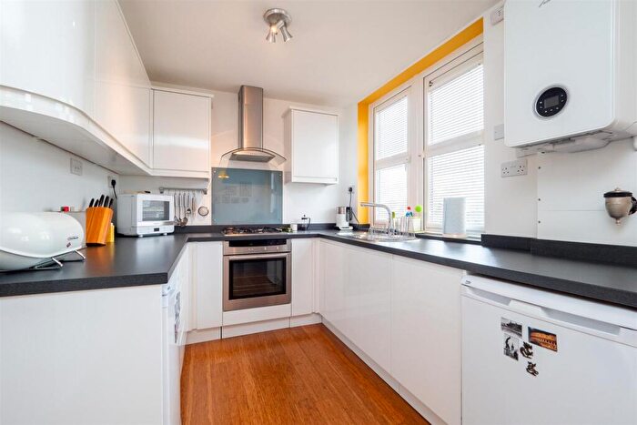 2 Bedroom Maisonette To Rent In Nettlecombe Close, Sutton, SM2