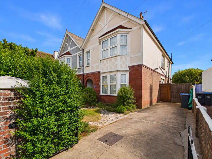 2 Bedroom Apartment To Rent In Church Walk, Worthing, BN11
