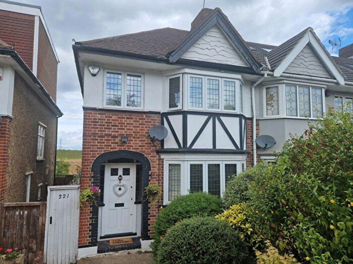 3 Bedroom House To Rent In Chingford, E4