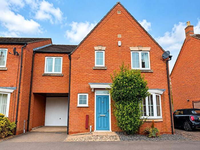 4 Bedroom Link Detached House For Sale In Orchard Close, Desborough, NN14