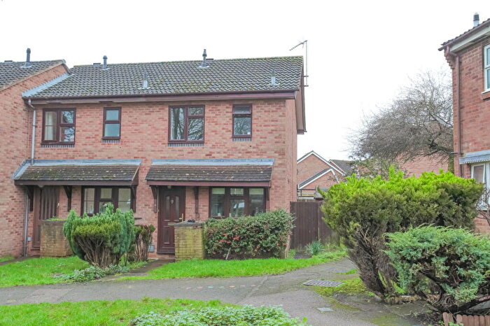 2 Bedroom End Of Terrace House For Sale In Winchelsea Close, Banbury, OX16