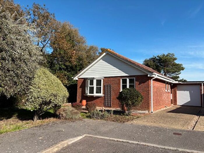 2 Bedroom Bungalow For Sale In Spinney Close, Selsey, PO20