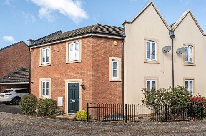 3 Bedroom Semi Detached House For Sale In Selwood Close, Swindon, SN1