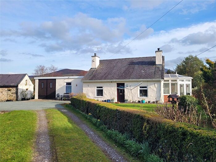 3 Bedroom Bungalow For Sale In Penisarwaun, Caernarfon, Gwynedd, LL55