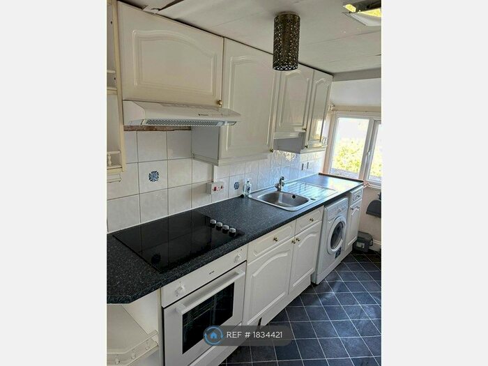 3 Bedroom Flat To Rent In Richmond Terrace, Clifton, Bristol, BS8
