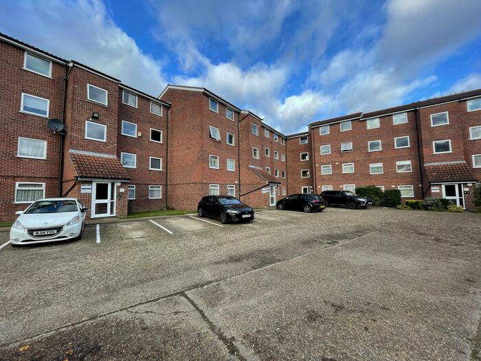 2 Bedroom Flat To Rent In Huxley Close, Northolt, UB5