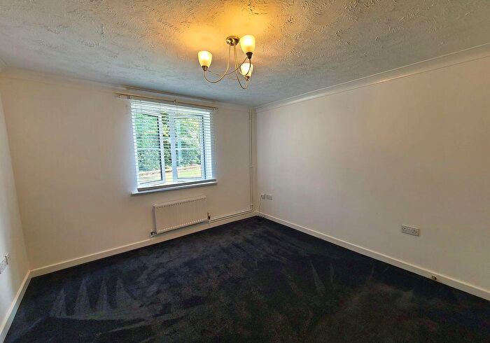 1 Bedroom Flat For Sale In Hawkers Close, Totton, Southampton, SO40