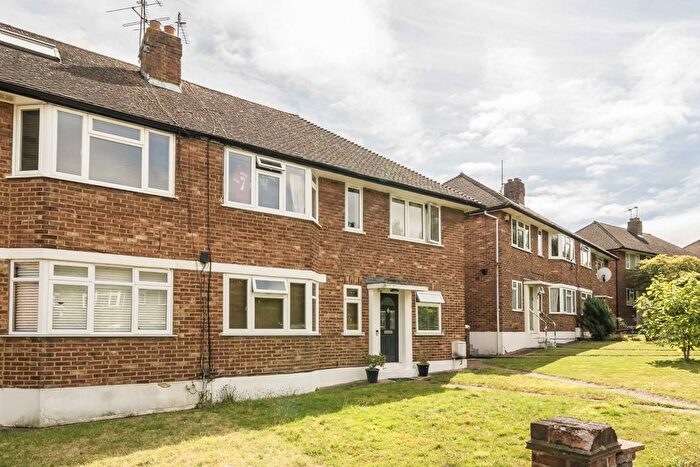 2 Bedroom Maisonette To Rent In Cavendish Avenue, London, W13