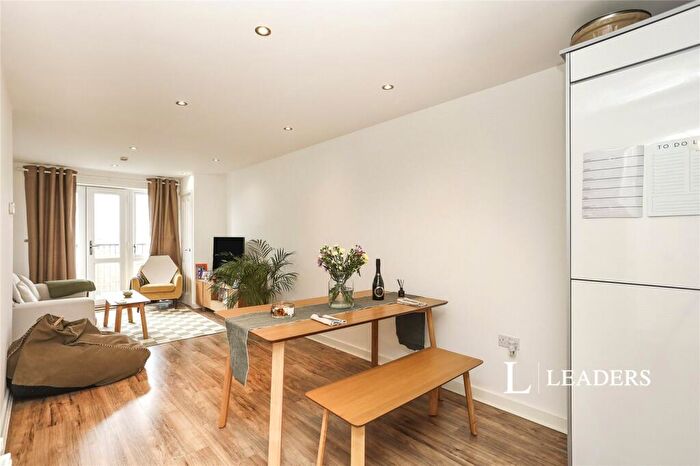 1 Bedroom Flat To Rent In Radcliffe House, Worcester Close, Anerley, SE20