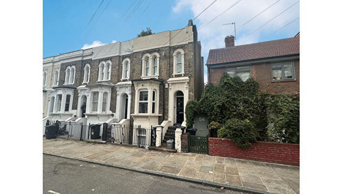 2 Bedroom Maisonette For Sale In Flat B, Londesborough Road, Stoke Newington, London, N16