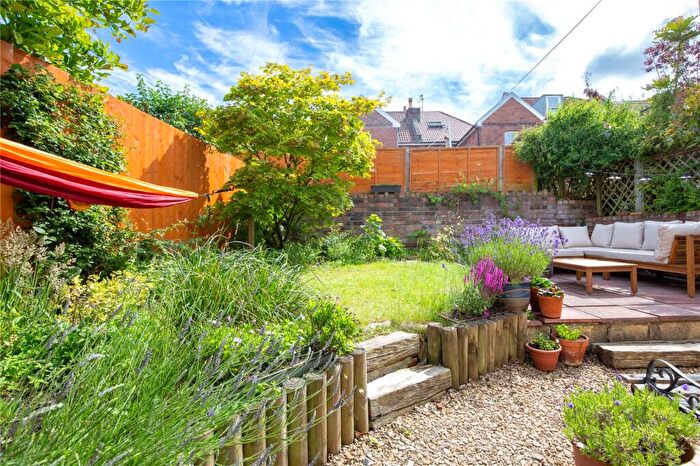 2 Bedroom Apartment For Sale In Mervyn Road, Bristol, BS7