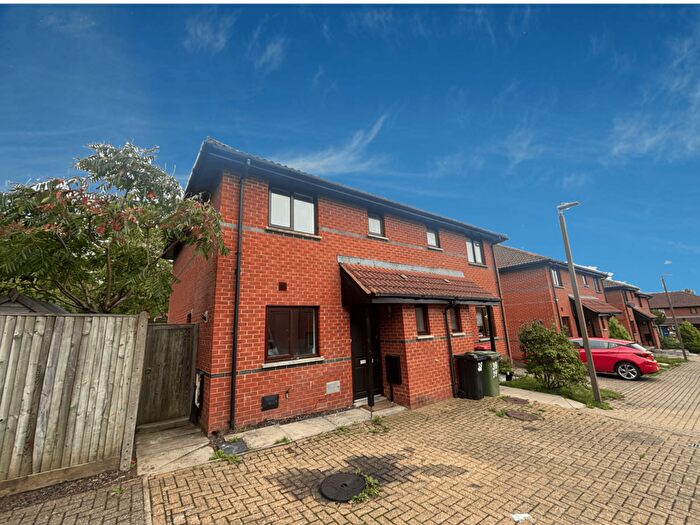 3 Bedroom Semi-Detached House To Rent In Fossey Close, Shenley Brook End, Milton Keynes, MK5