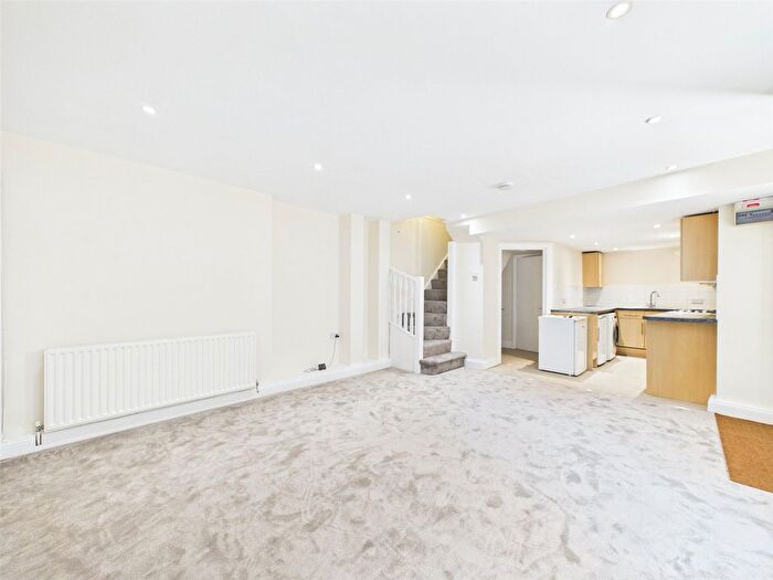2 Bedroom Flat To Rent In St Margarets Road, St Margarets, TW1