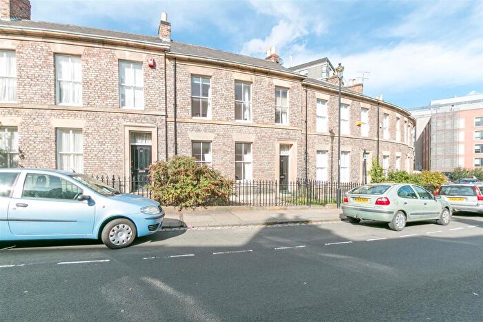 2 Bedroom House To Rent In St. Thomas Crescent, Newcastle Upon Tyne, NE1