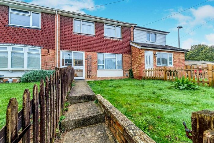 3 Bedroom Terraced House To Rent In Brendon Avenue, Chatham, Kent, ME5