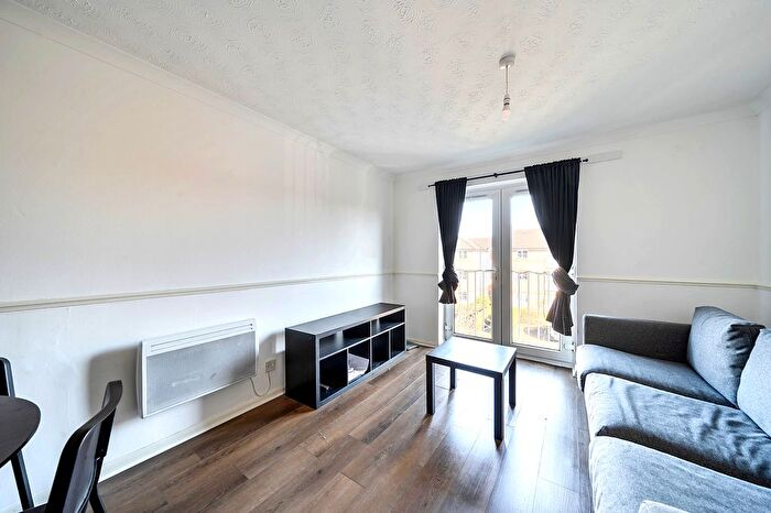2 Bedroom Flat For Sale In Beaufort Close, Chingford, E4
