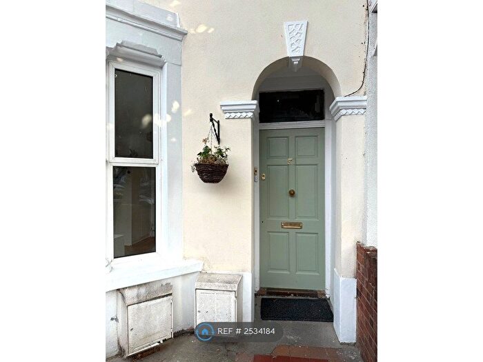 2 Bedroom Flat To Rent In Stratford, London, E15