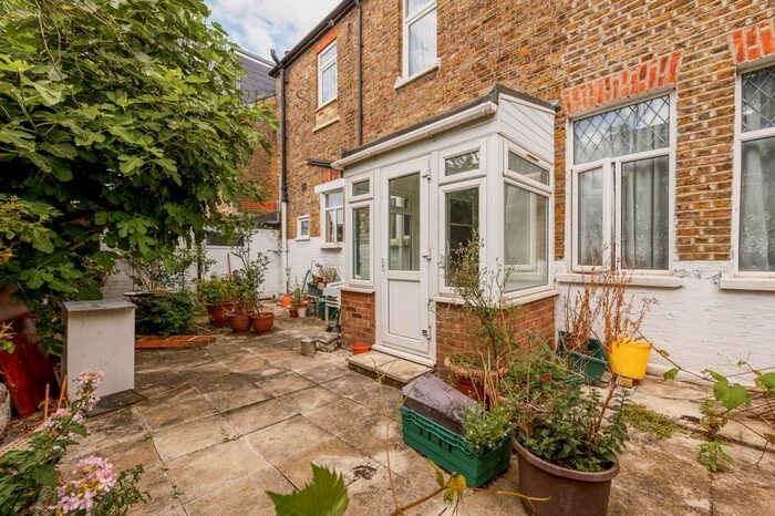 4 Bedroom Detached House For Sale In Culmington Road, Ealing, W13