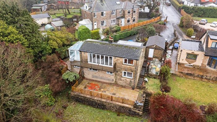 4 Bedroom Detached House For Sale In Tweedy Street, Wilsden, Bradford, BD15