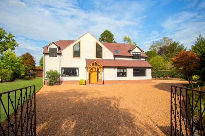 5 Bedroom Country House For Sale In Wayfarin, Brimpton Common, RG7