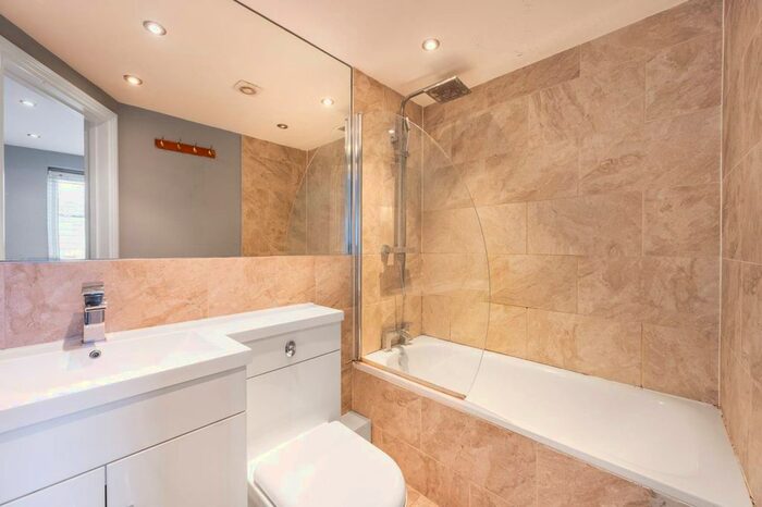 Studio To Rent In Sentinel Close, Southall, Northolt, UB5