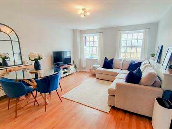 1 Bedroom Flat To Rent In West Court, Sawbridgeworth, CM21