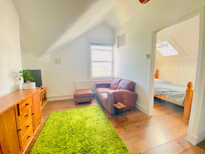 1 Bedroom Apartment To Rent In Bensham Manor Road, CR7