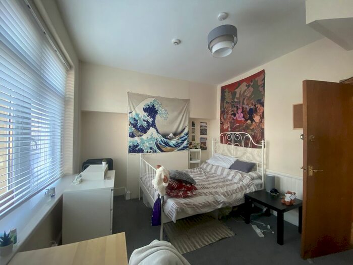 5 Bedroom Property To Rent In Lisvane Street, Cathays, Cardiff CF24