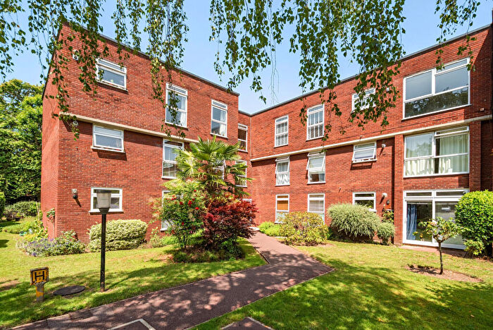 2 Bedroom Flat For Sale In Ellesmere Road, Weybridge, KT13